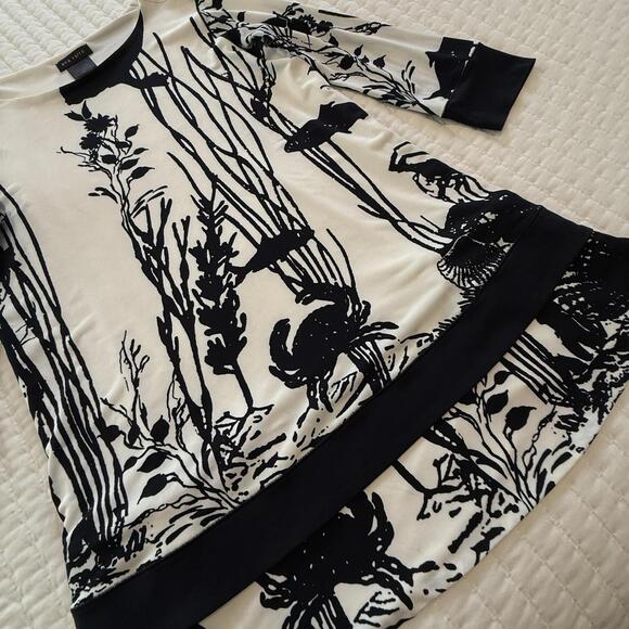 Eva Varro White Black Tunic Shirt Top Sz S Small Ocean Fish Crab Shells - Picture 9 of 10